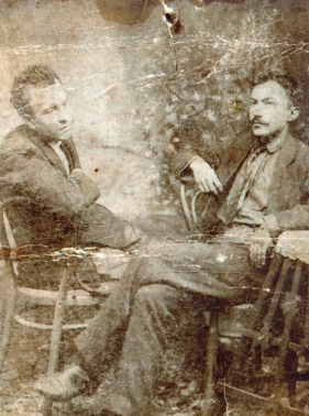 Іван Миколайович Циба (Батько Михайла) на світлині ліворуч